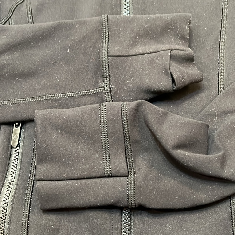 Lululemon Niki Defined cropped Jacket. Size 4. Ladies. WT245 - Picture 4 of 7
